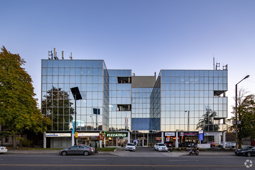 2425 Bloor St W, Toronto, ON à louer - Photo de l’immeuble – Image 2 sur 6