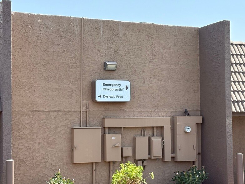 3334 E Indian School Rd, Phoenix, AZ à vendre - Photo de l’immeuble – Image 3 sur 10