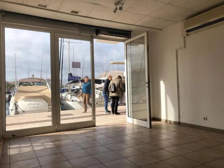 Local commercial dans Fréjus à louer - Photo de l’immeuble – Image 3 sur 5