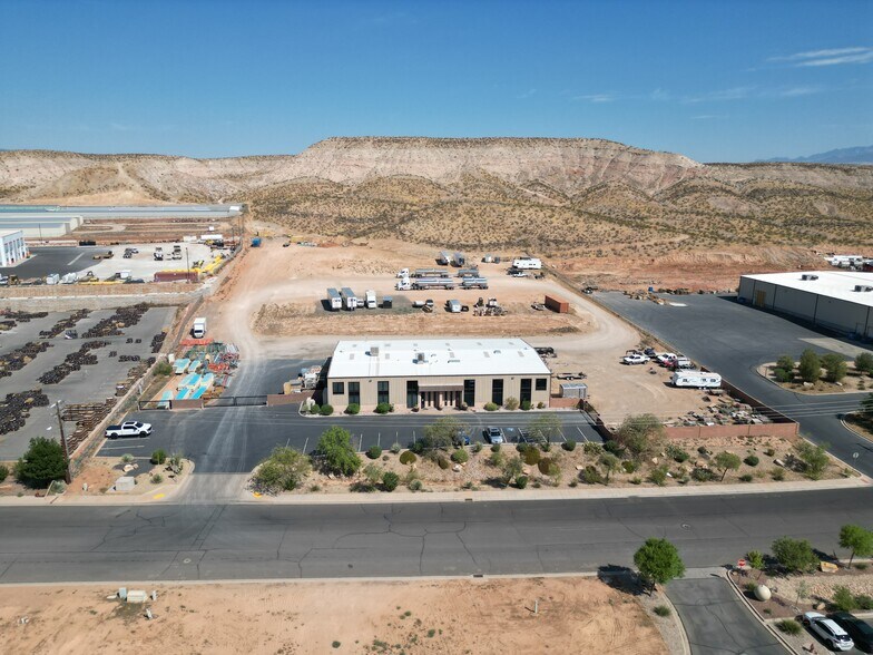 715 E Commerce Dr, St George, UT à louer - Photo principale – Image 1 sur 6