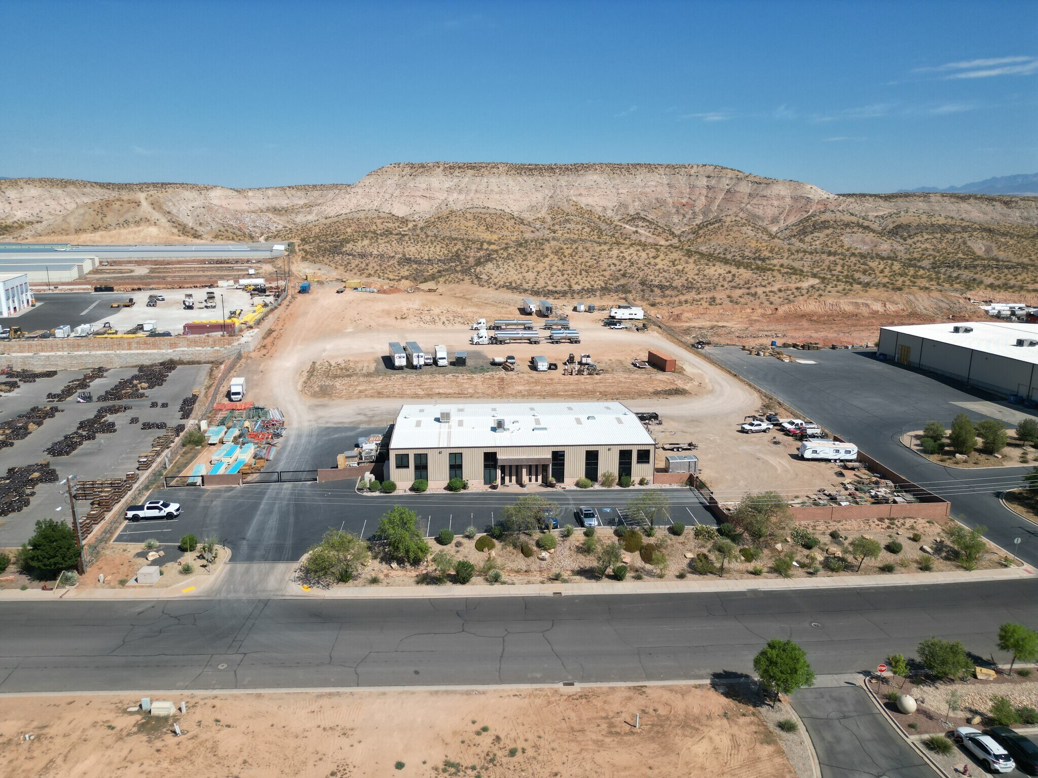 715 E Commerce Dr, St George, UT à louer Photo principale– Image 1 sur 7