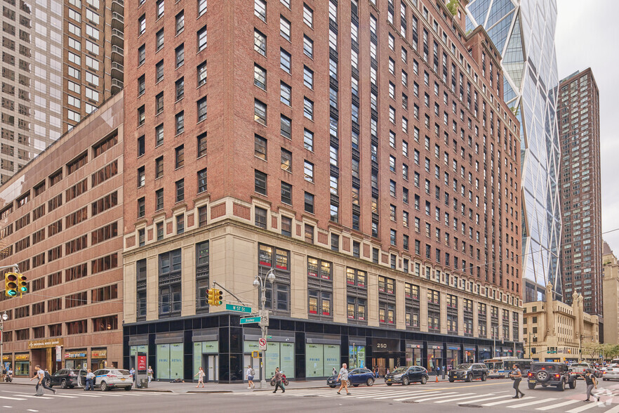 250 W 57th St, New York, NY à louer - Photo de l’immeuble – Image 2 sur 5