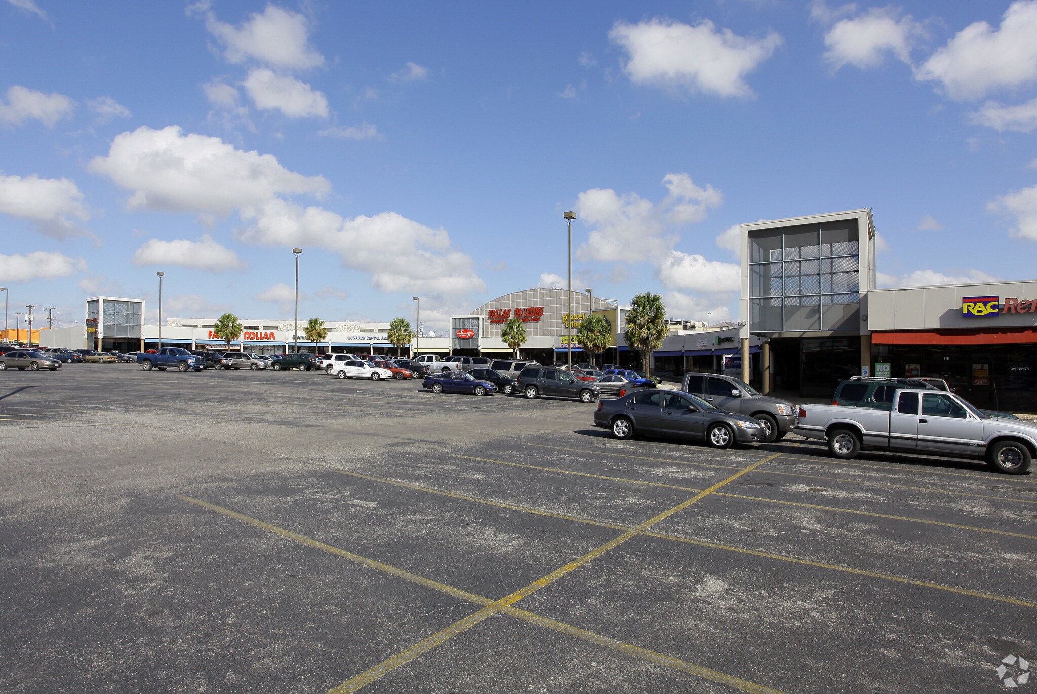 4400 Fredericksburg Rd, San Antonio, TX à louer Photo principale– Image 1 sur 5
