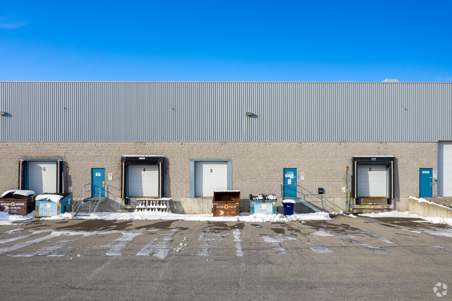 2900-2976 Rue Joseph-A.-Bombardier, Laval, QC à louer - Photo de l’immeuble – Image 3 sur 4