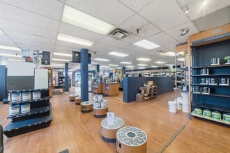 2975 Dundas St W, Toronto, ON à louer Photo intérieure– Image 2 sur 5