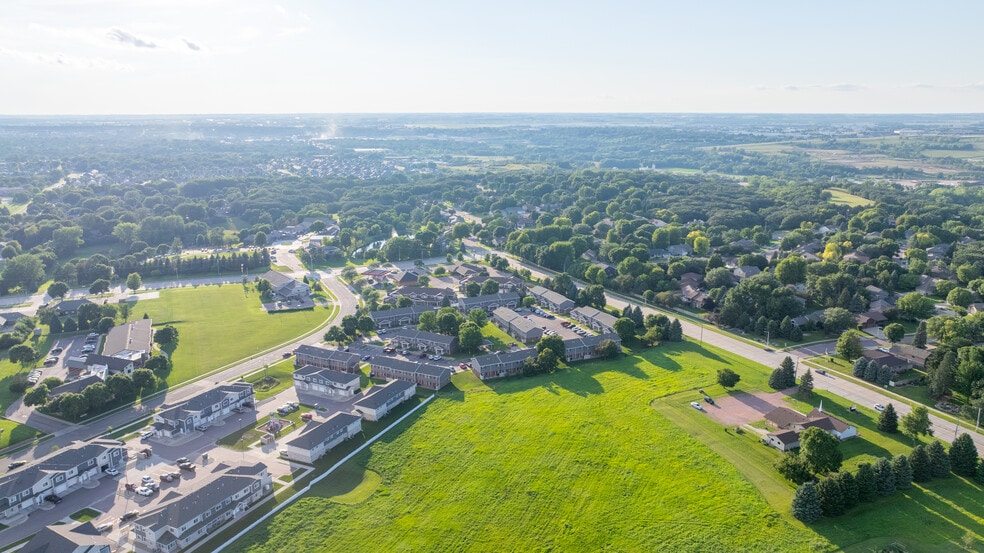 4508 E Brennan Dr, Sioux Falls, SD à vendre - Aérien – Image 2 sur 15