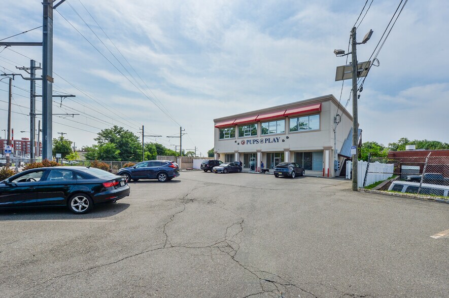 85-A Walnut St, Montclair, NJ à vendre - Photo de l’immeuble – Image 2 sur 45