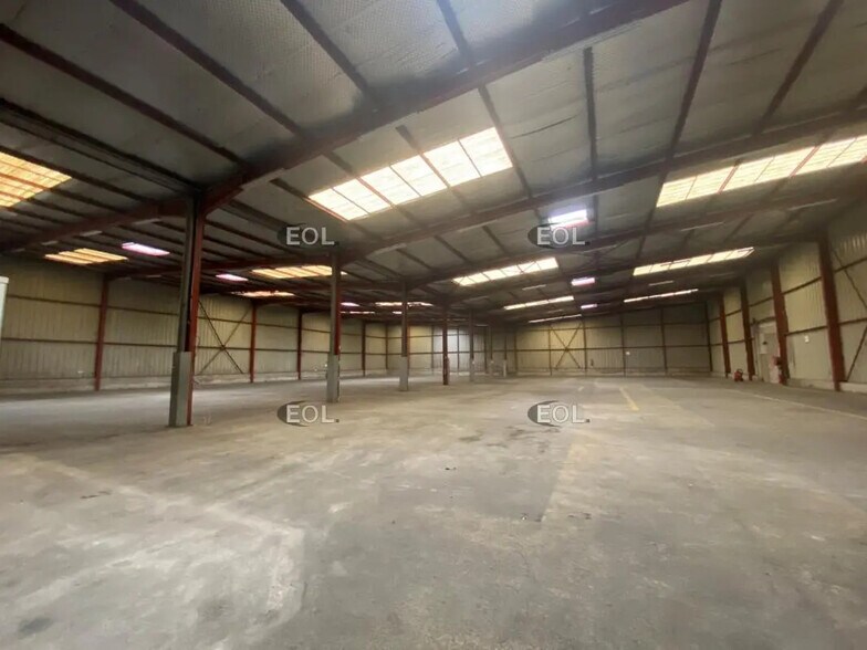 Industriel/Logistique dans Brie-Comte-Robert à vendre - Photo de l’immeuble – Image 3 sur 6