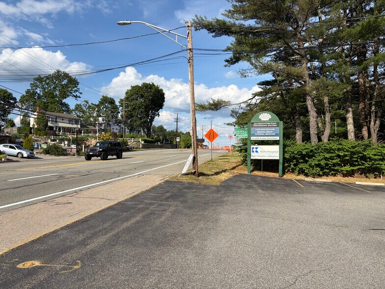 688 Frenchtown Rd, East Greenwich, RI à vendre - Photo de l’immeuble – Image 2 sur 19