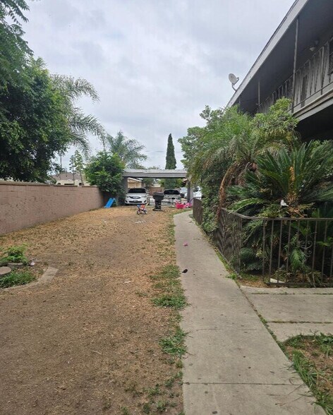 1050 W 88th St, Los Angeles, CA à vendre - Photo de l’immeuble – Image 2 sur 6