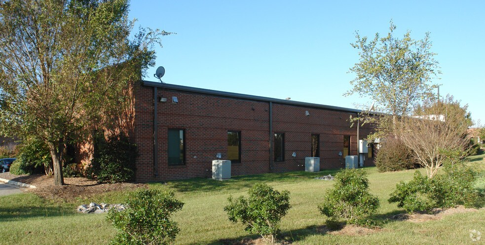 100 Professional Ct, Garner, NC à louer - Photo de l’immeuble – Image 3 sur 9
