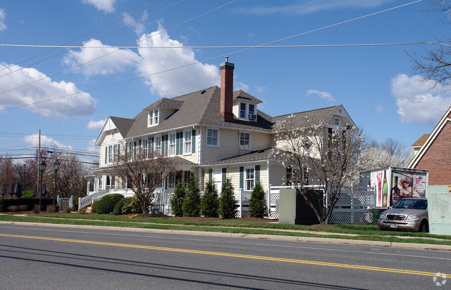 1148 Walker Rd, Great Falls, VA à vendre - Photo principale – Image 1 sur 5