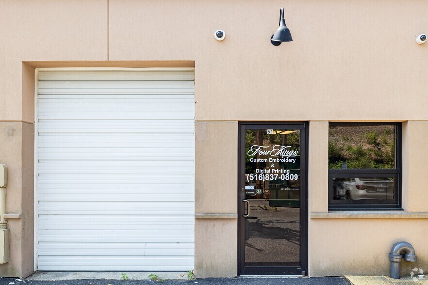 41-75 Heisser Ct, Farmingdale, NY à louer - Photo de l’immeuble – Image 3 sur 5