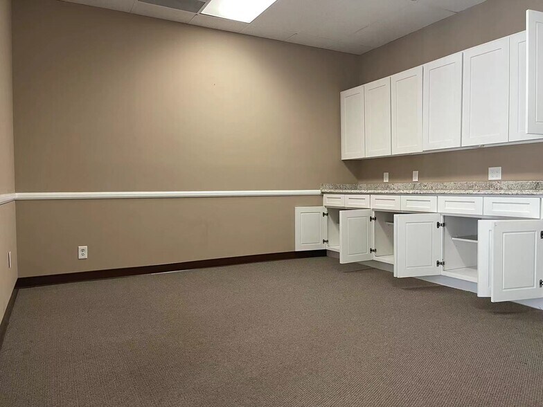 20 E Foothill Blvd, Arcadia, CA à louer - Photo intérieure – Image 3 sur 15
