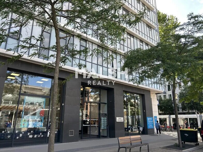 Bureau dans Lyon à louer - Photo de l’immeuble – Image 2 sur 9