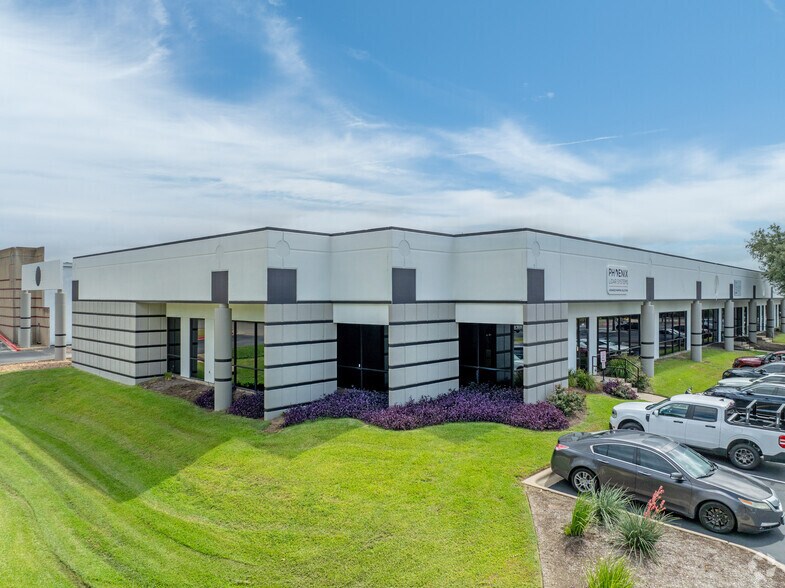 2113 Wells Branch Pky, Austin, TX à louer - Photo de l’immeuble – Image 1 sur 10