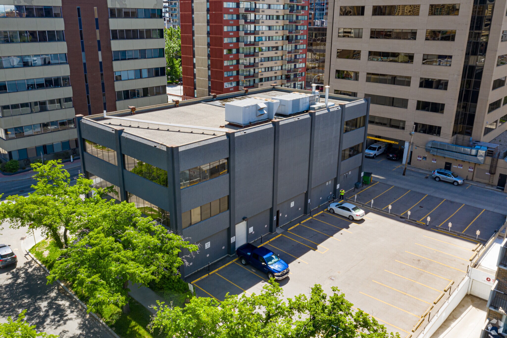 1301 8th St SW, Calgary, AB à louer Photo de l’immeuble– Image 1 sur 4
