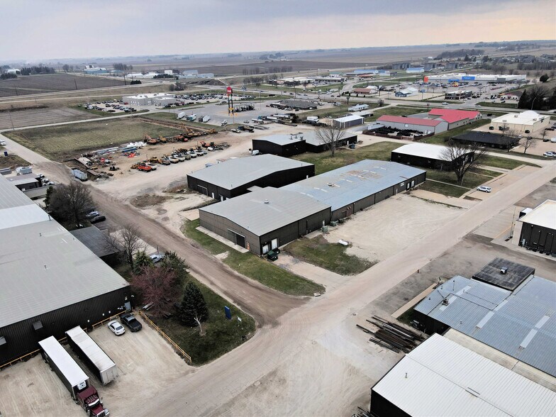 601 17th St SE, Independence, IA à vendre - Photo de l’immeuble – Image 3 sur 8