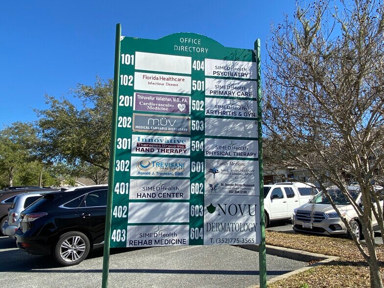 929 N US Hwy 27/441, Lady Lake, FL à louer - Photo de l’immeuble – Image 2 sur 22
