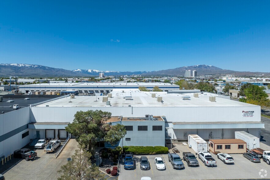 690 Overmyer Rd, Sparks, NV à vendre - Photo de l’immeuble – Image 3 sur 12