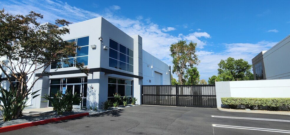 9383 Charles Smith Ave, Rancho Cucamonga, CA à louer - Photo de l’immeuble – Image 2 sur 3