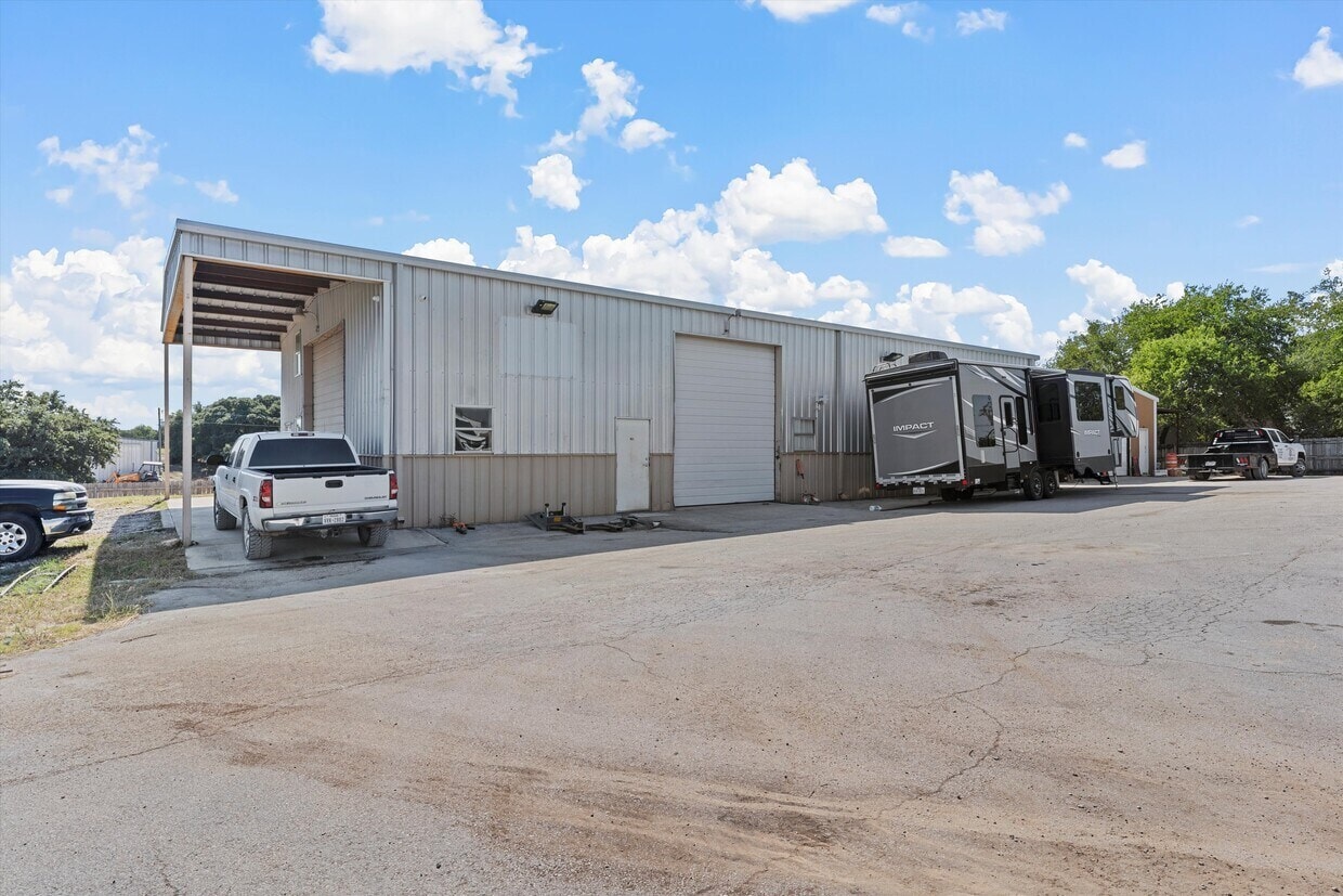 330 Elco Ln, China Spring, TX à louer Photo intérieure– Image 1 sur 8