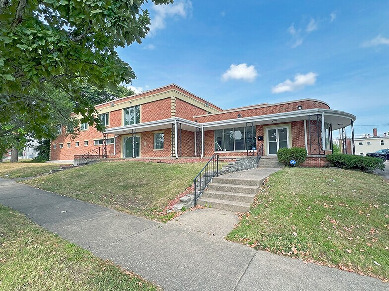 334 W Main St, Decatur, IL à vendre - Photo de l’immeuble – Image 1 sur 7
