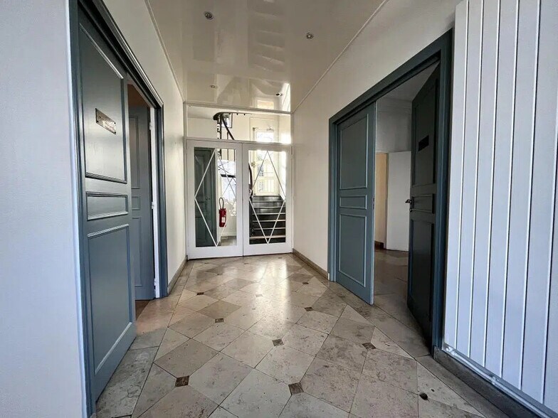 Bureau dans Bougival à vendre - Photo de l’immeuble – Image 3 sur 19