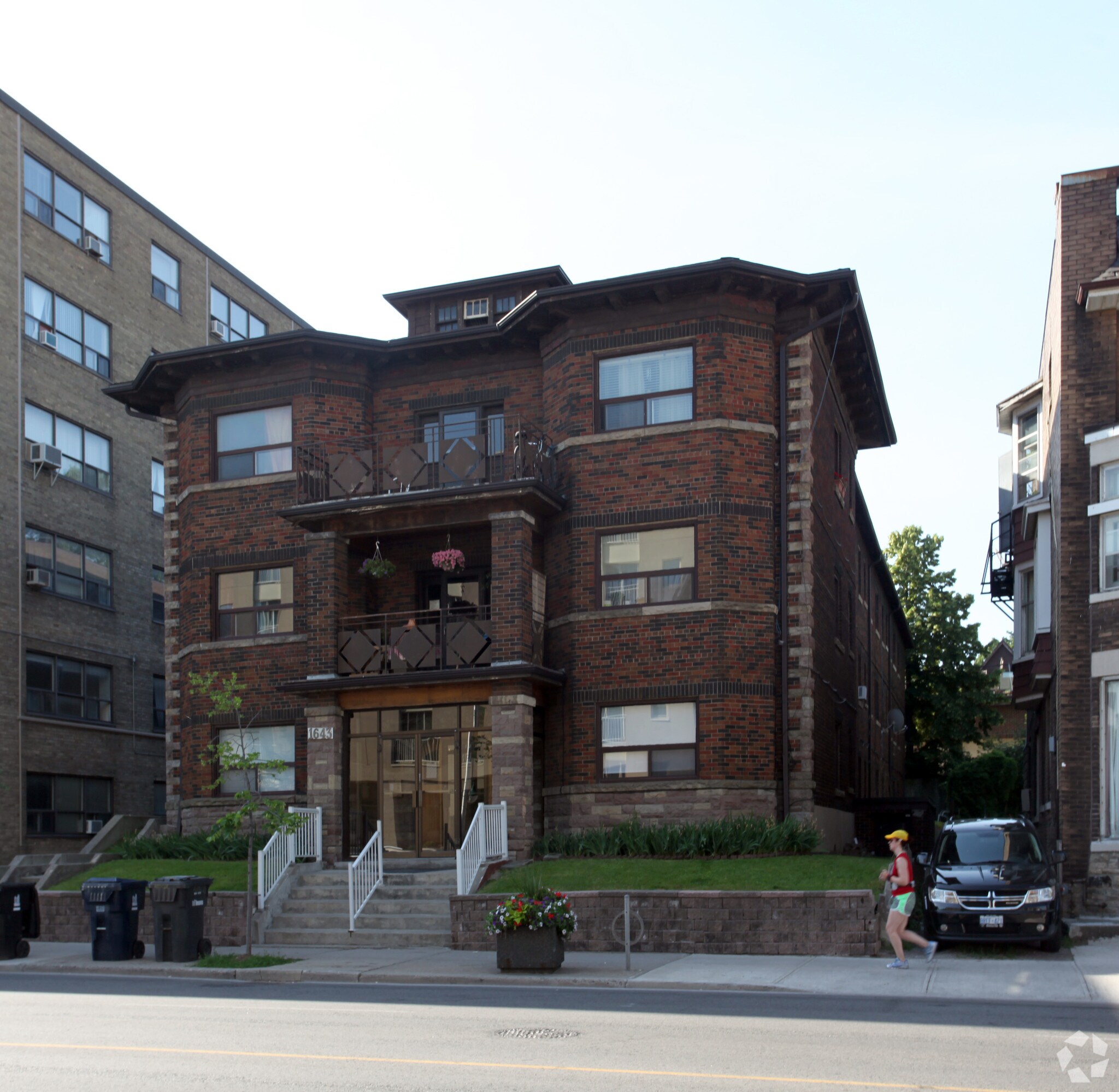 1643 Bloor St W, Toronto, ON à vendre Photo principale– Image 1 sur 3