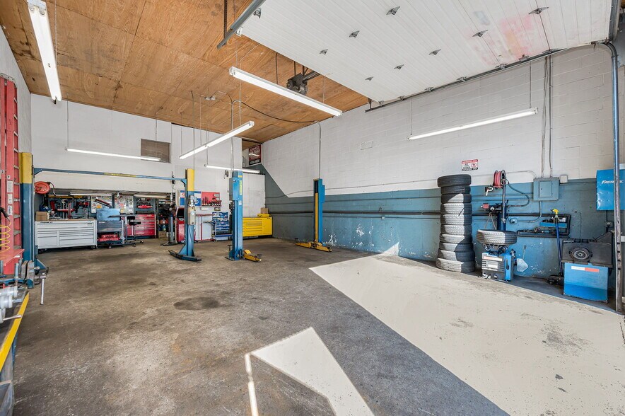 12 Carlton St, Lowell, MA à vendre - Photo de l’immeuble – Image 3 sur 15