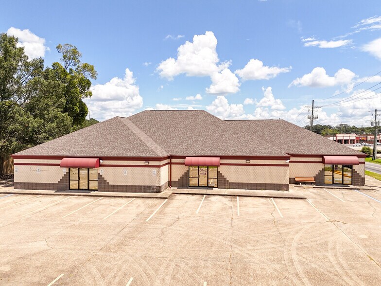 1702 N Burnside Ave, Gonzales, LA à louer - Photo de l’immeuble – Image 3 sur 11