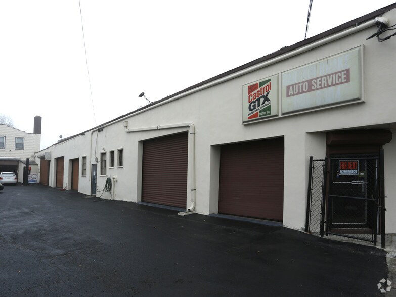 140 E Saint Georges Ave, Linden, NJ à louer - Photo principale – Image 1 sur 14