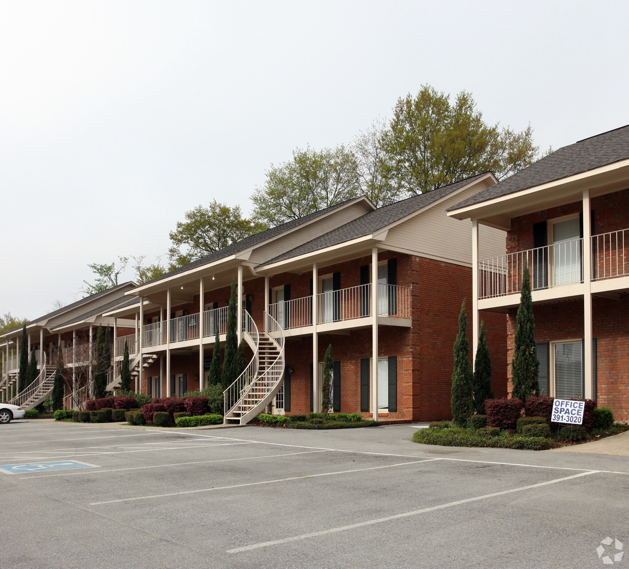 2120 McFarland Blvd E, Tuscaloosa, AL à louer Photo principale– Image 1 sur 5