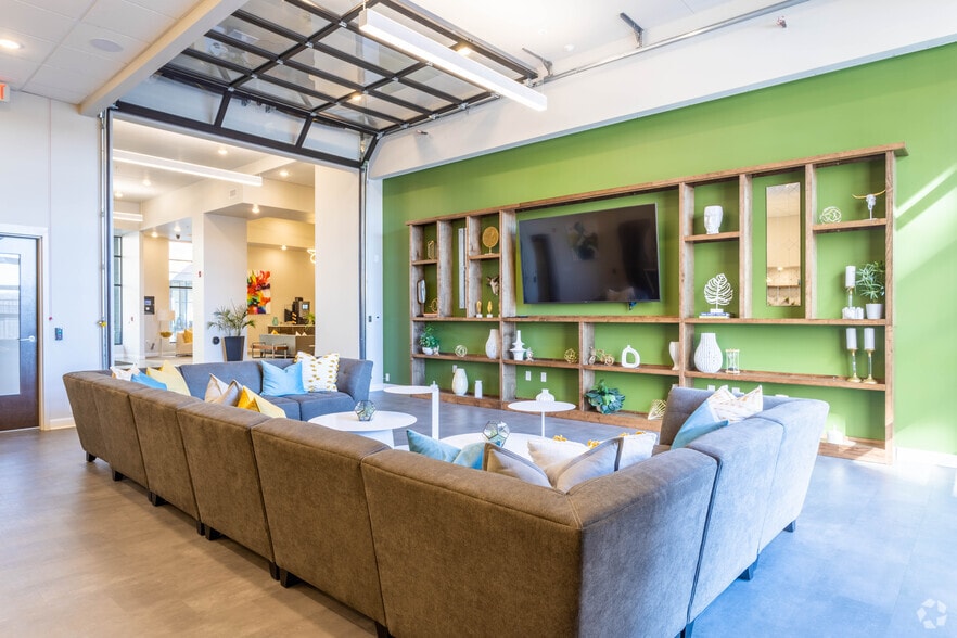 2401 48th St, Lincoln, NE à louer - Photo intérieure – Image 2 sur 29