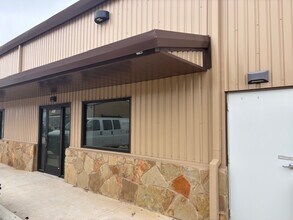 22111 W State Highway 71, Spicewood, TX à louer Photo de l’immeuble– Image 1 sur 7