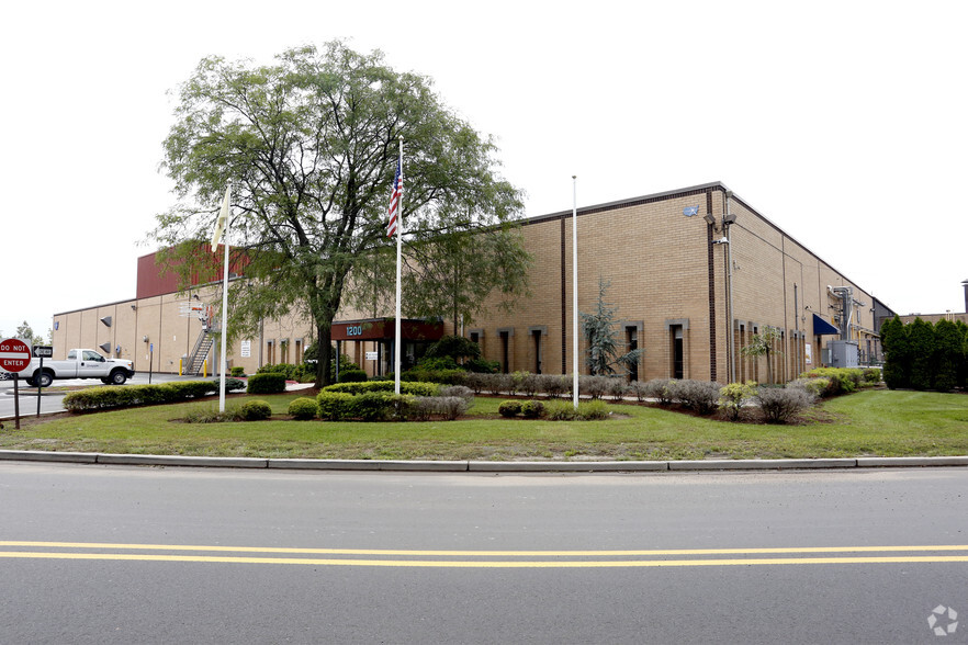 1200 Milik St, Carteret, NJ à louer - Photo de l’immeuble – Image 1 sur 7