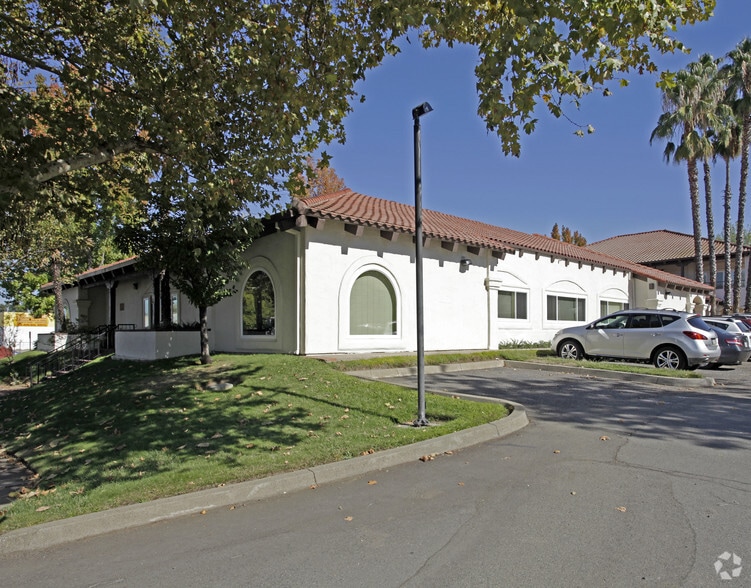 8340 Auburn Blvd, Citrus Heights, CA à louer - Photo principale – Image 1 sur 13