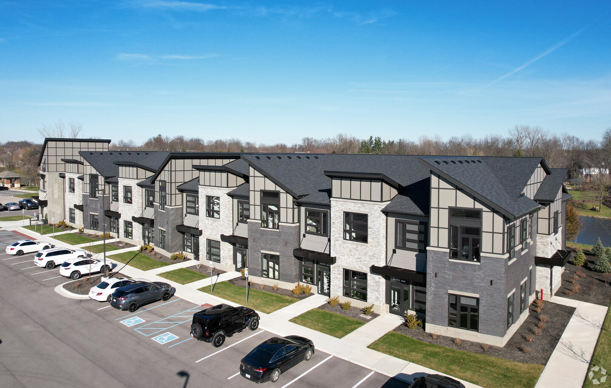 10255 Commerce Dr, Carmel, IN à louer Photo de l’immeuble– Image 1 sur 24