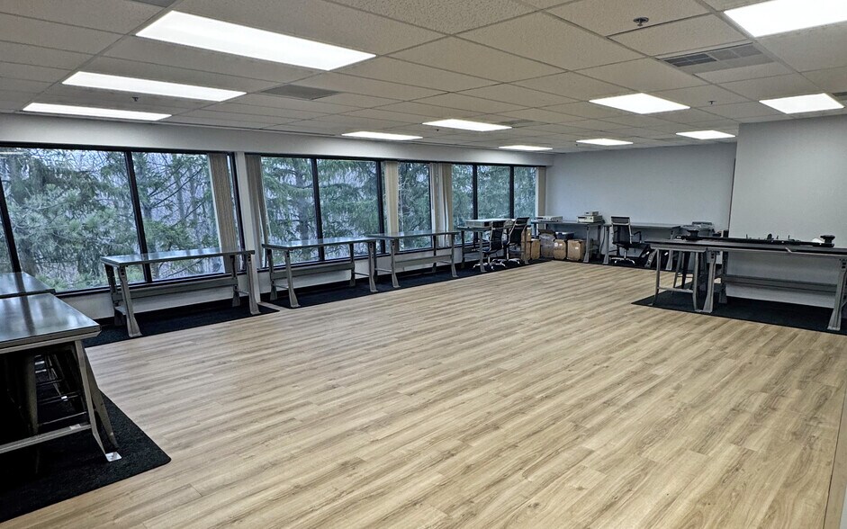 27600 Northwestern Hwy, Southfield, MI à louer - Photo intérieure – Image 2 sur 8