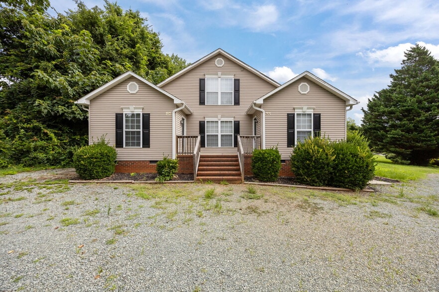 624 S Williamson Ave, Elon, NC à vendre - Photo principale – Image 1 sur 30