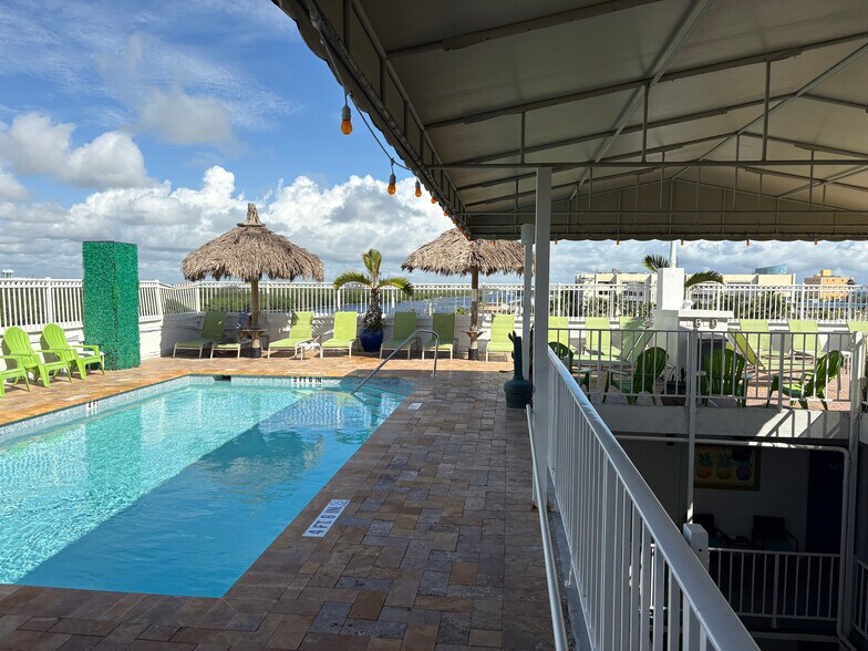 1215 N Ocean Dr, Hollywood, FL à vendre - Photo de l’immeuble – Image 3 sur 14