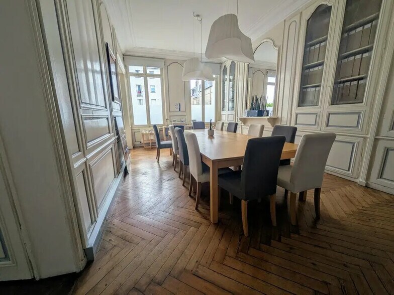 Bureau dans Elbeuf à vendre - Photo de l’immeuble – Image 2 sur 7