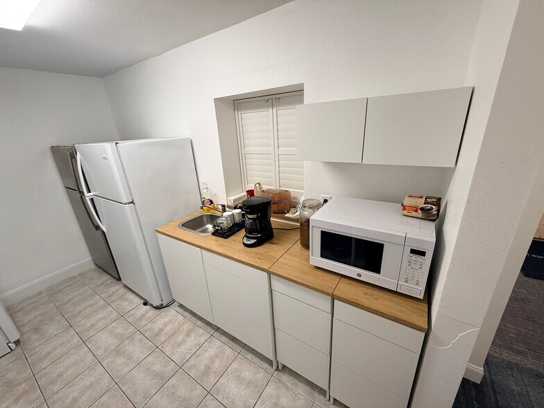 310 Doris Dr, Lakeland, FL à louer - Photo de l’immeuble – Image 3 sur 11