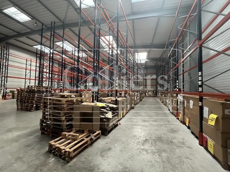 Local d’activités dans Roquefort-la-Bédoule à louer - Photo de l’immeuble – Image 1 sur 4