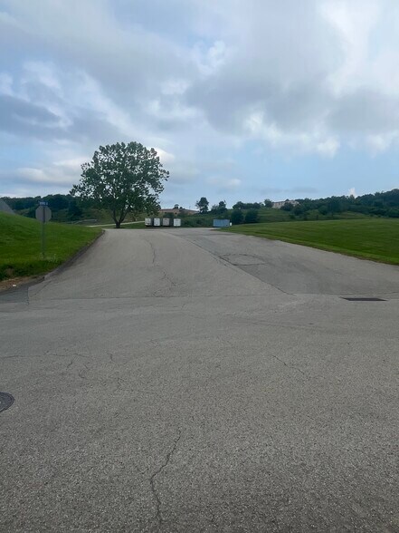 2250 Industrial Dr, Connellsville, PA à vendre - Photo principale – Image 1 sur 9