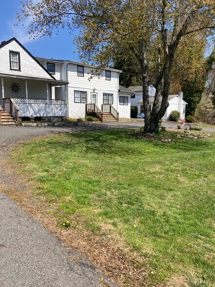 310 Frosty Hollow Rd, Levittown, PA à vendre - Photo principale – Image 1 sur 10