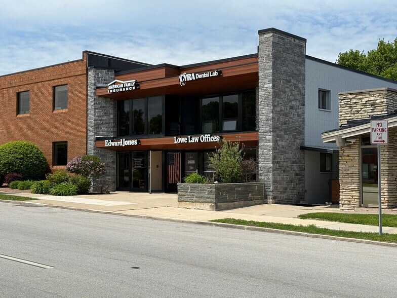 11614-11616 W North Ave, Wauwatosa, WI à louer - Photo de l’immeuble – Image 3 sur 4