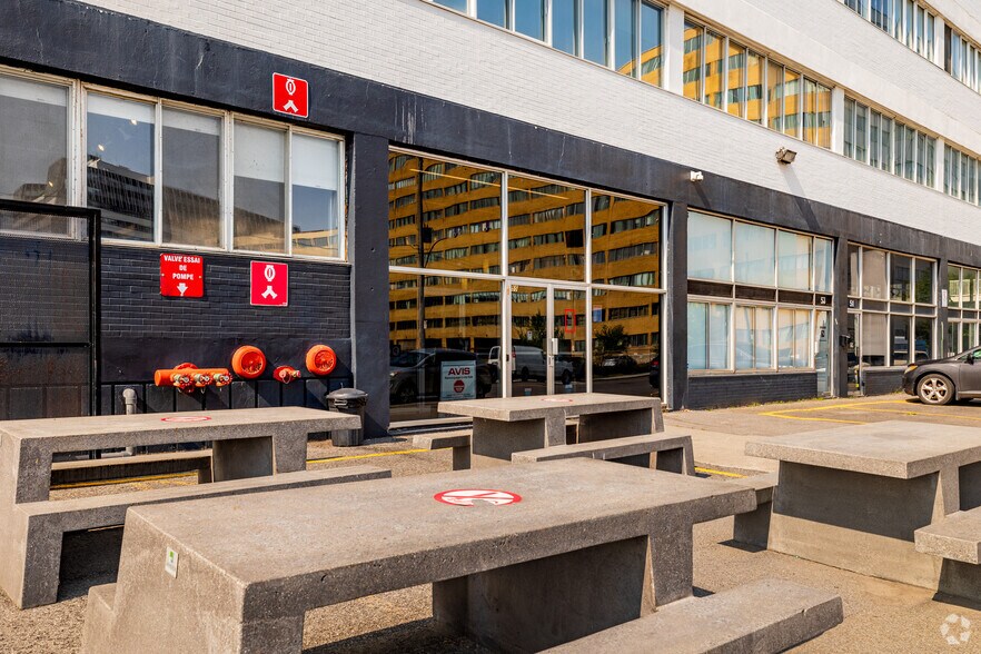 51-55 Rue de Louvain O, Montréal, QC à louer - Photo de l’immeuble – Image 3 sur 11