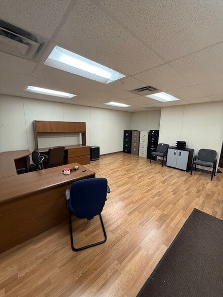 103 Industrial Dr, Waxahachie, TX à louer - Photo de l’immeuble – Image 3 sur 14