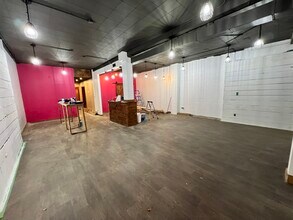 3722-3733 57th Ave, Red Deer, AB à louer Photo intérieure– Image 2 sur 5